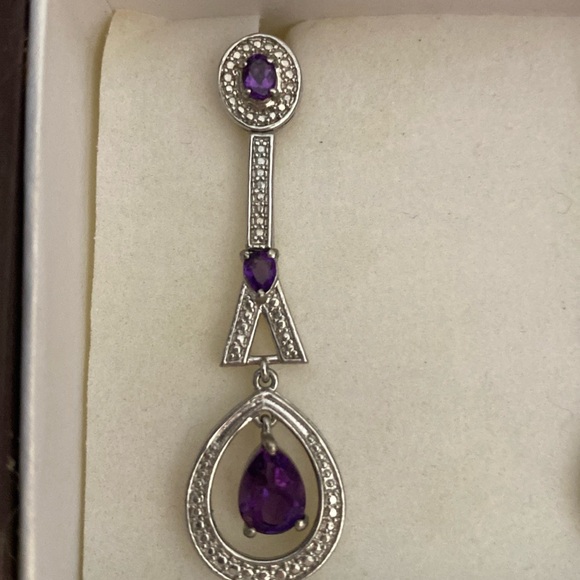 4.05 carats Amethyst in Sterling Silver Earrings - Picture 2 of 5